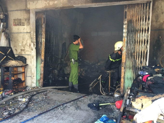 Lực lượng chức năng kh&aacute;m nghiệm hiện trường