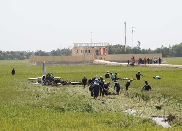 H&igrave;nh ảnh m&aacute;y bay rơi khiến Thiếu &uacute;y&nbsp;Phạm Đức Trung hy sinh. Ảnh: Tuổi trẻ