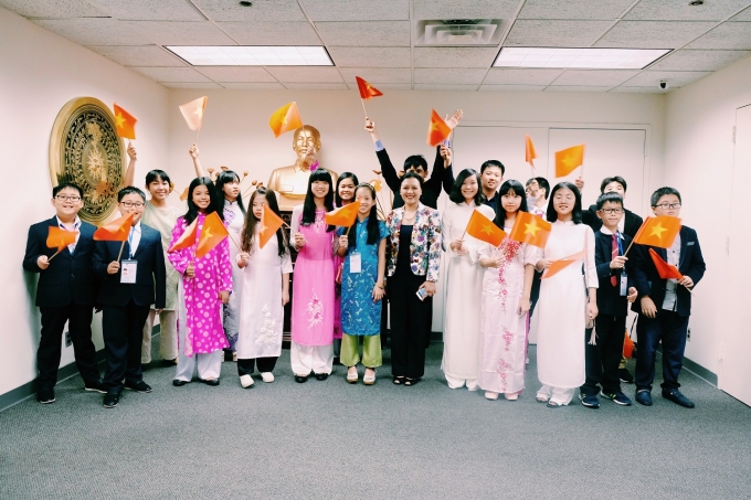 Đo&agrave;n học sinh đầu ti&ecirc;n thăm Ph&aacute;i đo&agrave;n Ngoại giao Việt Nam tại Li&ecirc;n Hợp Quốc