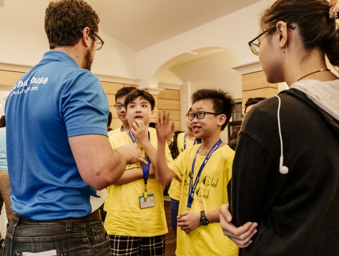 Đo&agrave;n học sinh đầu ti&ecirc;n thăm Ph&aacute;i đo&agrave;n Ngoại giao Việt Nam tại Li&ecirc;n Hợp Quốc