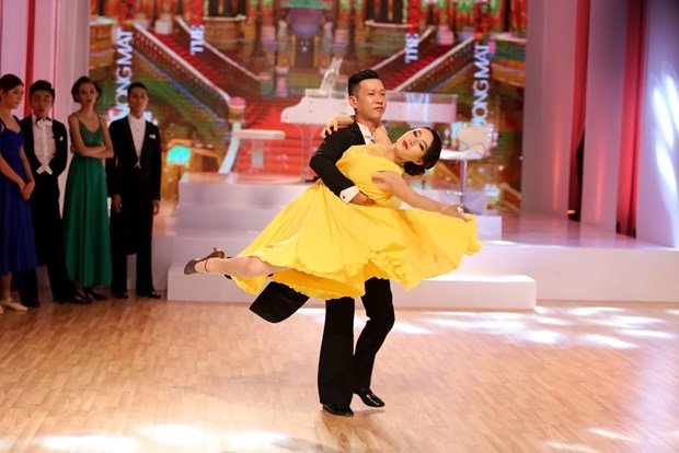 L&ecirc; H&agrave; bị đ&aacute;nh gi&aacute; l&agrave; một m&agrave;u v&agrave; cứng nhắc.