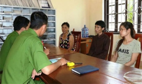 Mâu thuẫn chia đất, con trai “hợp sức” với người yêu và mẹ đòi thiêu sống cha