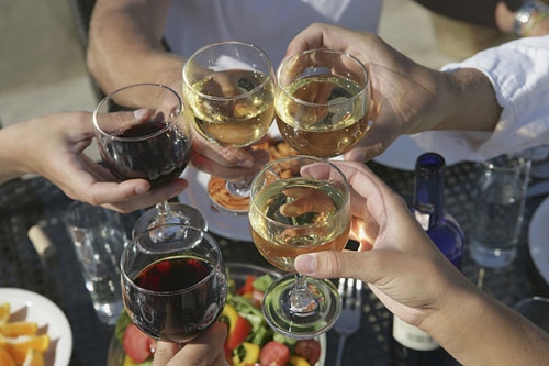 &Aacute;n mạng xảy ra v&igrave; m&acirc;u thuẫn tr&ecirc;n b&agrave;n nhậu.