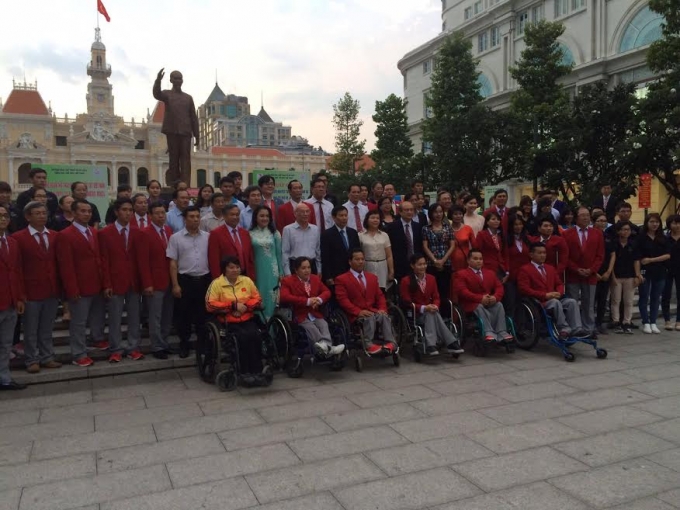 Đo&agrave;n TTNKT Việt Nam tham dự Thế vận hội Paralympic, Rio 2016 tại Lễ xuất qu&acirc;n. Ảnh: Nguyễn Hồng Ph&uacute;c.