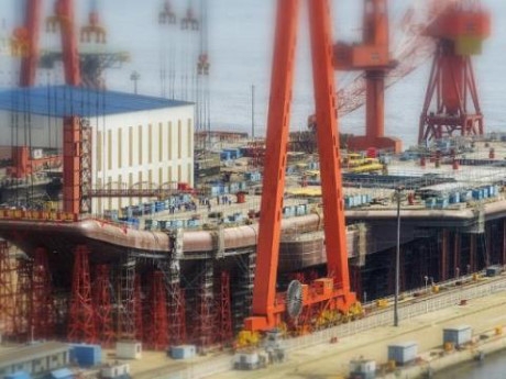 Trung Quốc đang đẩy nhanh tiến độ đ&oacute;ng t&agrave;u s&acirc;n bay mới.