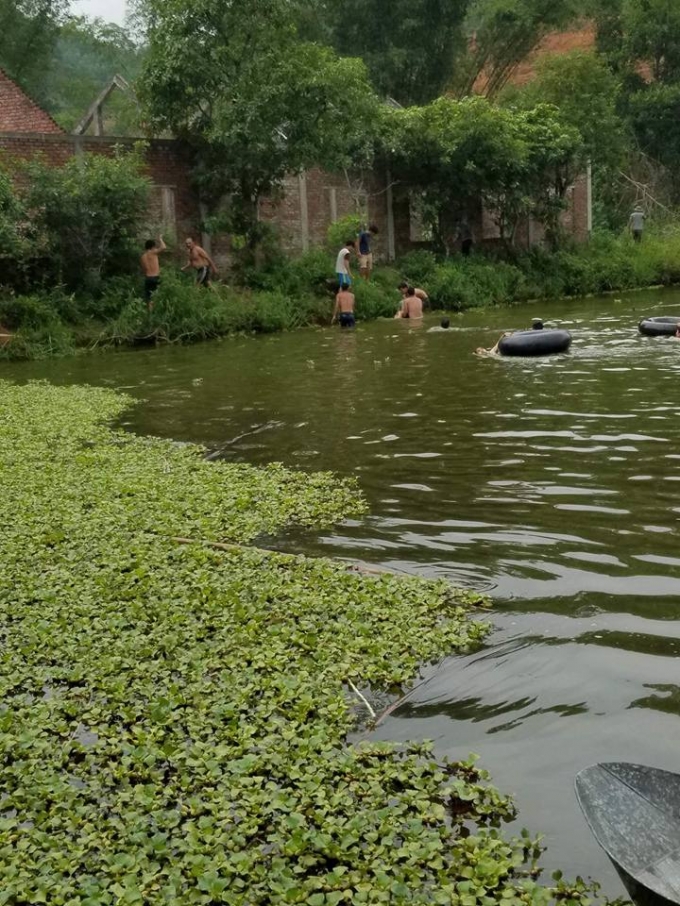 Hiện trường vụ tai nạn đuối nước thương t&acirc;m khiến 2 bố con tử vong.