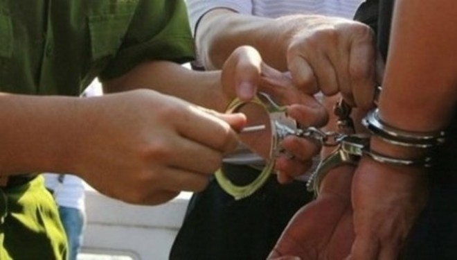 Việc bắt giữ khẩn cấp được luật quy định như thế n&agrave;o?