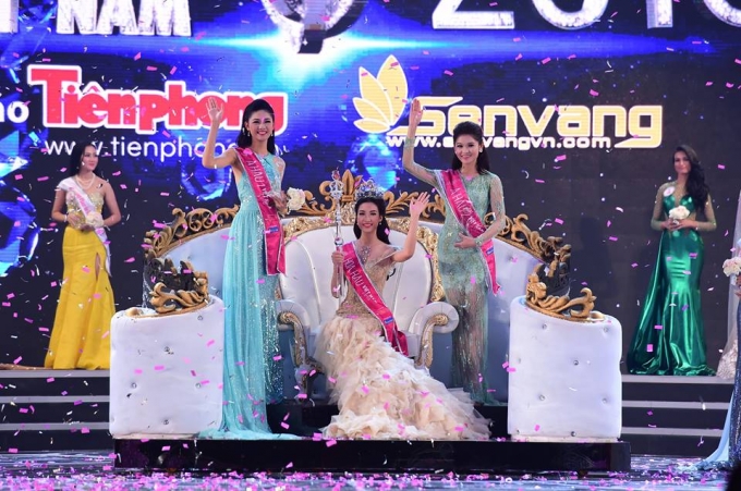 T&acirc;n Hoa hậu Việt Nam 2016 Đỗ Mỹ Linh trong giờ ph&uacute;t đăng quang (Ảnh: FB Hoa hậu Việt Nam)