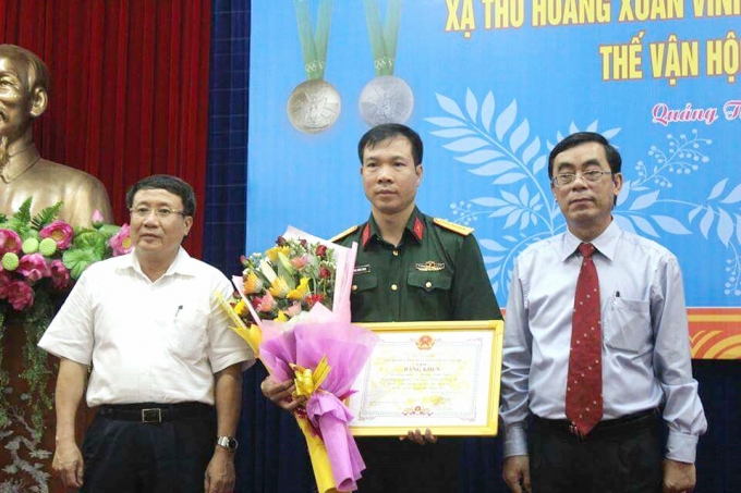 Xạ thủ Ho&agrave;ng Xu&acirc;n Vinh được vinh danh tại qu&ecirc; nh&agrave; Quảng Trị.
