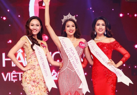 C&aacute;ch đ&oacute; một năm, chị g&aacute;i Thanh T&uacute; cũng đăng quang ng&ocirc;i vị &Aacute; hậu 1 tại cuộc thi Hoa hậu Ho&agrave;n vũ năm 2015.