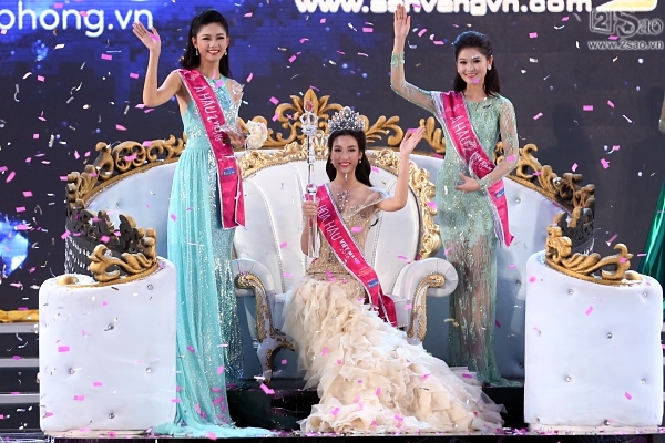 Từ tr&aacute;i sang: &Aacute; hậu 1 Ng&ocirc; Thanh Thanh T&uacute;, Hoa hậu Đỗ Mỹ Linh, &Aacute; hậu 2 Huỳnh Thị Th&ugrave;y Dung.