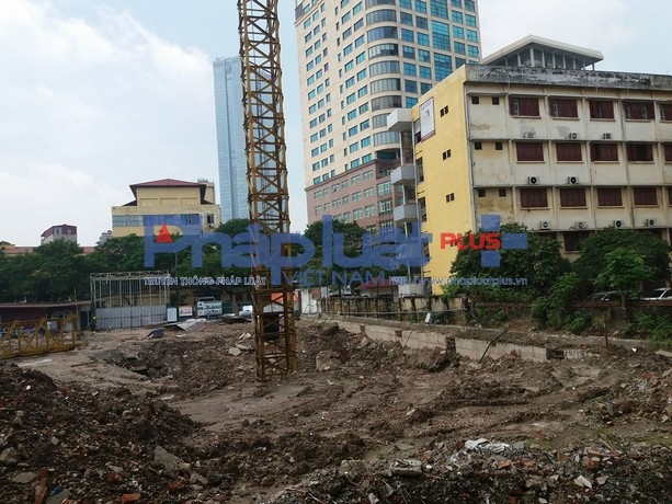 Khởi c&ocirc;ng từ nhiều năm nay thế nhưng đến nay c&ocirc;ng tr&igrave;nh vẫn chưa xong phần m&oacute;ng.