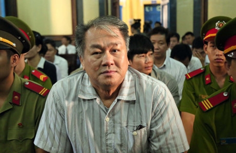 Khởi tố Trang 