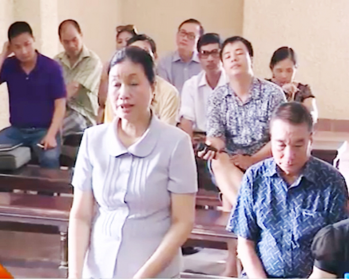 B&agrave; Phạm Thị Hương tại phi&ecirc;n t&ograve;a sơ thẩm.
