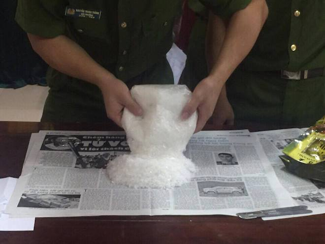 Mỗi hộp sữa chứa 1 g&oacute;i ma t&uacute;y đ&aacute; c&oacute; trọng lượng 1 kg.