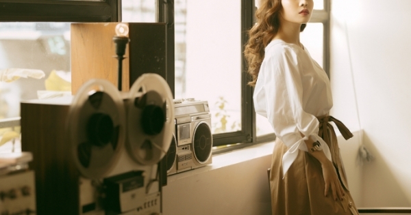 Ngỡ ngàng với phong cách “thời xa vắng” của “quý cô bolero” Giang Hồng Ngọc