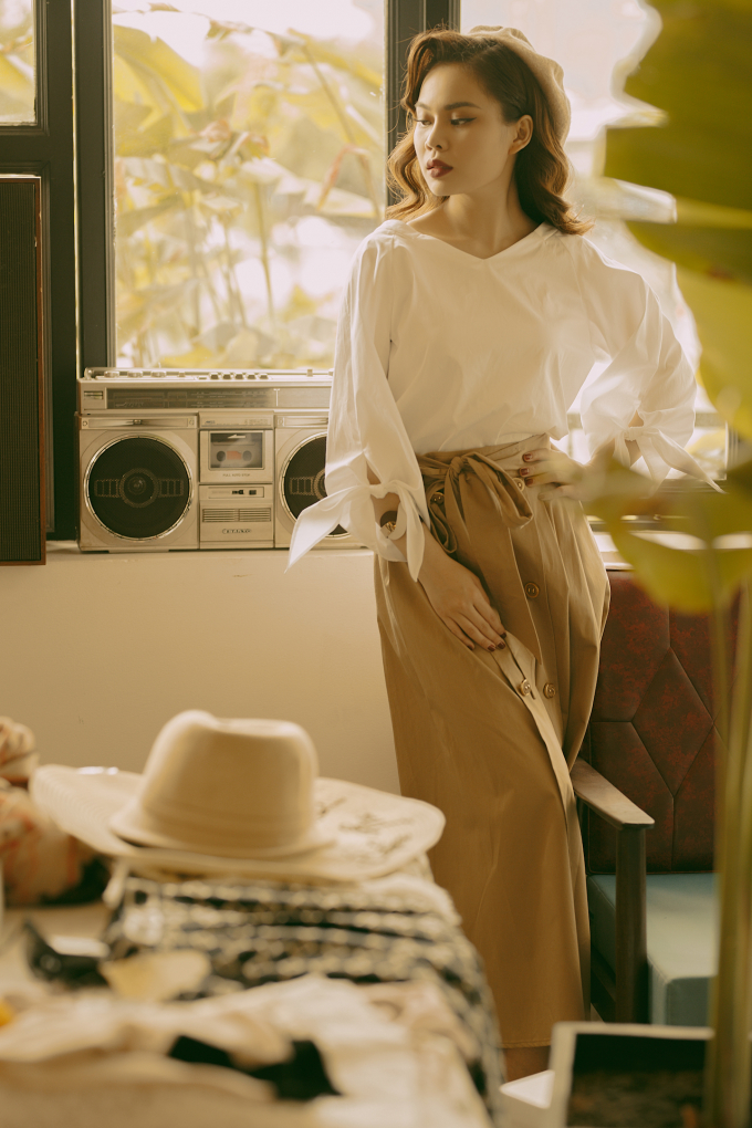 Ngỡ ng&agrave;ng với phong c&aacute;ch &ldquo;thời xa vắng&rdquo; của &ldquo;qu&yacute; c&ocirc; bolero&rdquo; Giang Hồng Ngọc