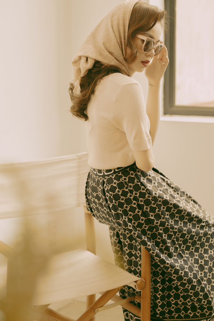 Ngỡ ng&agrave;ng với phong c&aacute;ch &ldquo;thời xa vắng&rdquo; của &ldquo;qu&yacute; c&ocirc; bolero&rdquo; Giang Hồng Ngọc