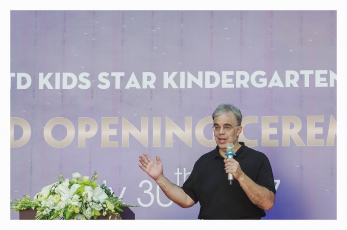 &Ocirc;ng Edmund ph&aacute;t biểu tại buổi lễ