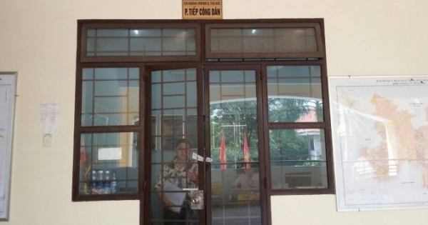 TP HCM: Cán bộ văn phòng đăng ký đất đai quận Thủ Đức yêu cầu có thẻ phóng viên mới làm việc?