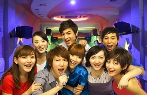 Hát karaoke gây ồn ào nhà hàng xóm, giải quyết như thế nào?