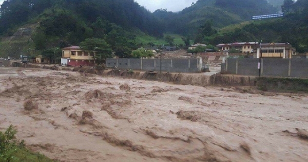 Những hình ảnh mới nhất về trận lũ ống kinh hoàng tại Yên Bái làm 15 người chết, mất tích