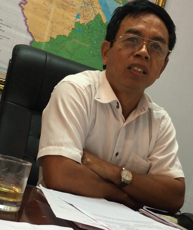 &Ocirc;ng Phan Trung Th&agrave;nh - Ph&oacute; trưởng ban Quản l&yacute; khu kinh tế Tỉnh Quảng B&igrave;nh trao đổi với PV