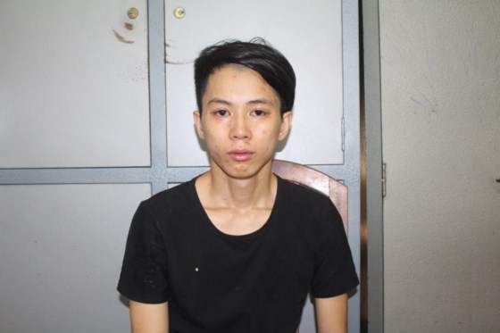 Một trong 2 đối tượng tại cơ quan c&ocirc;ng an.