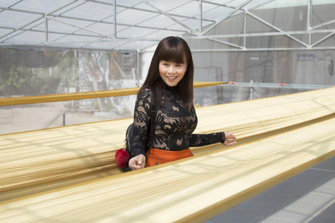 Vượt 200km, Hoa hậu Hằng Nguyễn x&uacute;c động khi hội ngộ &ldquo;nghệ nh&acirc;n&rdquo; L&atilde;nh Mỹ A