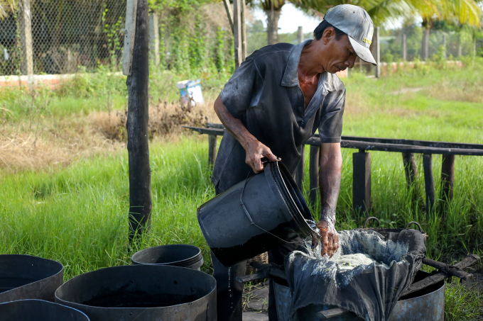 Vượt 200km, Hoa hậu Hằng Nguyễn x&uacute;c động khi hội ngộ &ldquo;nghệ nh&acirc;n&rdquo; L&atilde;nh Mỹ A
