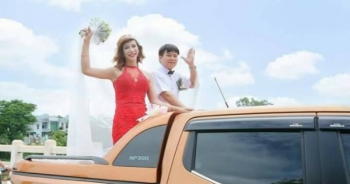 Hàng trăm người hiếu kì xem đám cưới của cô dâu chuyển giới và chú rể Thanh Hóa