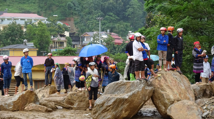 Nh&acirc;n d&acirc;n mong ng&oacute;ng, hy vọng của những gia đ&igrave;nh c&oacute; người th&acirc;n mất t&iacute;ch.