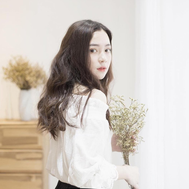 Vẻ ngo&agrave;i trong s&aacute;ng đầy cuốn h&uacute;t của Phi Linh