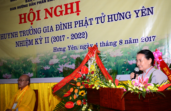 Cư sĩ Diệu nh&acirc;n ph&aacute;t biểu tại Hội nghị.