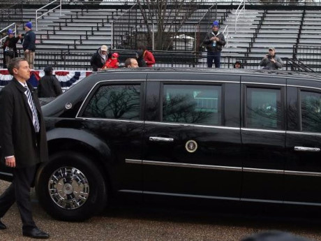 Cận cảnh đội mật vụ bảo vệ &ocirc;ng Donald Trump