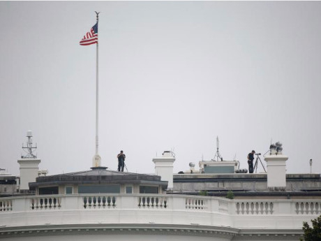 Cận cảnh đội mật vụ bảo vệ &ocirc;ng Donald Trump