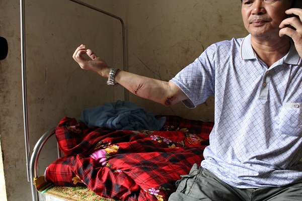 Người đ&agrave;n &ocirc;ng tho&aacute;t chết thần kỳ trong trận lũ ống ở M&ugrave; Cang Chải