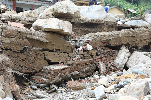 Nh&agrave; của &ocirc;ng Thanh giờ chỉ c&ograve;n l&agrave; đống gạch đổ n&aacute;t