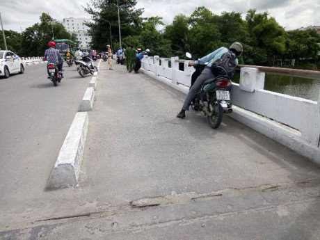 Chiếc cầu xảy ra vụ việc.