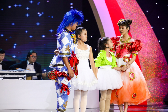 Bộ tứ nh&iacute; đa t&agrave;i &ldquo;g&acirc;y b&atilde;o&rdquo; đ&ecirc;m chung kết Tiếu L&acirc;m Tứ Trụ Nh&iacute;