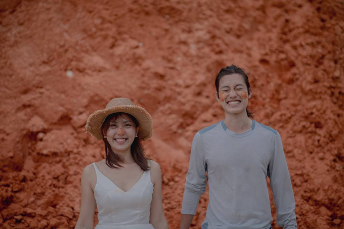 Kh&ocirc;ng m&agrave;u m&egrave;, ch&iacute;nh sự giản dị, tự nhi&ecirc;n l&agrave; điểm cuốn h&uacute;t l&agrave;m cho người xem kh&ocirc;ng rời nổi mắt khỏi cặp đ&ocirc;i Paul v&agrave; Olivia.