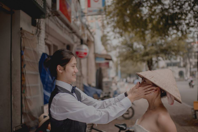 C&ocirc; d&acirc;u đội n&oacute;n l&aacute;.