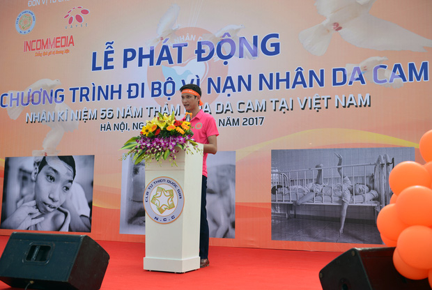 Trưởng ban tổ chức Phạm Văn Tới ph&aacute;t biểu khai mạc v&agrave; ph&aacute;t động chương tr&igrave;nh.