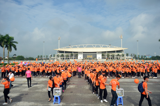 Chương tr&igrave;nh do C&acirc;u lạc bộ từ thiện Quốc gia (NCC) phối hợp với Hội tri thức khoa học v&agrave; C&ocirc;ng nghệ trẻ Việt Nam v&agrave; c&ocirc;ng ty CP đầu tư ph&aacute;t triển gi&aacute;o dục v&agrave; truyền th&ocirc;ng Việt Nam (Incom Media) tổ chức thực hiện theo tinh thần Chỉ thị số 43-CT/TW ng&agrave;y 14/05/2015 của Ban B&iacute; thư Trung Ương Đảng về tăng cường sự l&atilde;nh đạo của Đảng đối với c&ocirc;ng t&aacute;c giải quyết hậu quả chất độc h&oacute;a học do Mỹ sử dụng trong chiến tranh ở Việt Nam.