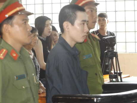 Bị c&aacute;o Phạm Văn L&ecirc;n tại phi&ecirc;n x&eacute;t xử. (Ảnh: b&aacute;o Người đưa tin)