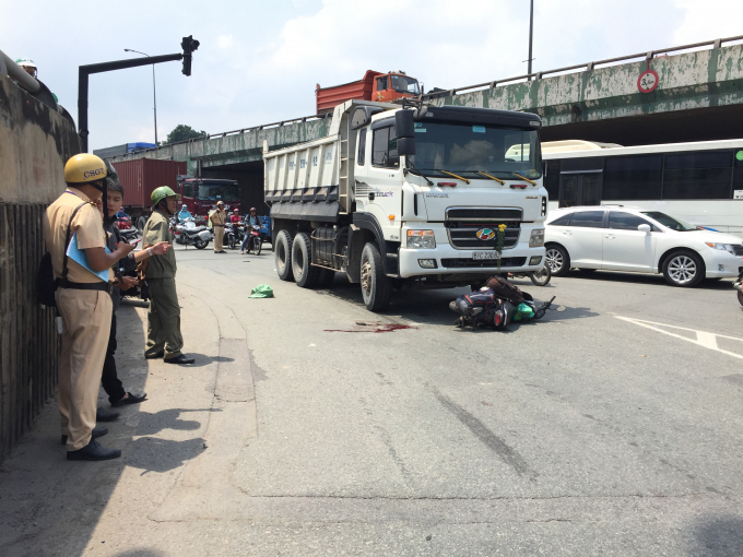 Hiện trường vụ tai nạn tại ng&atilde; tư Linh Xu&acirc;n.