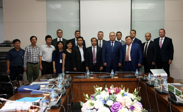 Ph&oacute; Tổng Gi&aacute;m đốc EVN Ng&ocirc; Sơn Hải tiếp ​v&agrave; l&agrave;m việc với Đo&agrave;n tại Tập đo&agrave;n Điện lực Việt Nam.