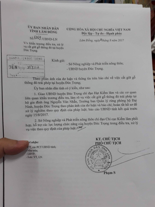 Văn bản chỉ đạo của UBND tỉnh L&acirc;m Đồng về khẩn trương điều tra, xử l&yacute; vụ cất giữ th&ocirc;ng đỏ tại huyện Đức Trọng ( Ảnh: B&aacute;o NLĐ).