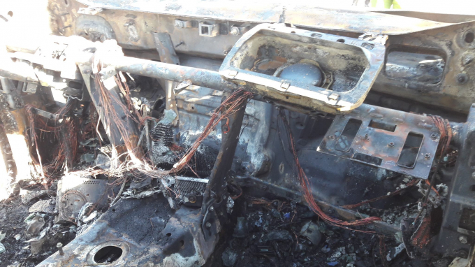 Ph&iacute;a trong chiếc xe cũng bị hư hoảng gần như ho&agrave;n to&agrave;n sau vụ ch&aacute;y.