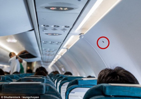 Những m&oacute;n đồ c&oacute; thể cứu mạng kh&aacute;ch đi m&aacute;y bay